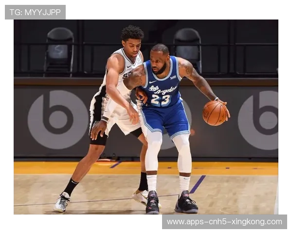 马刺点球线内外结合形成高效得分